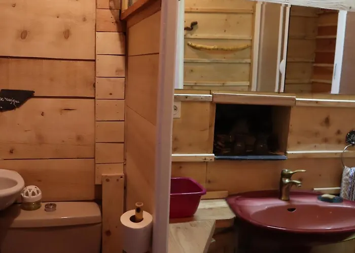 La Verte Salamandre לינה וארוחת בוקר אלאנשה